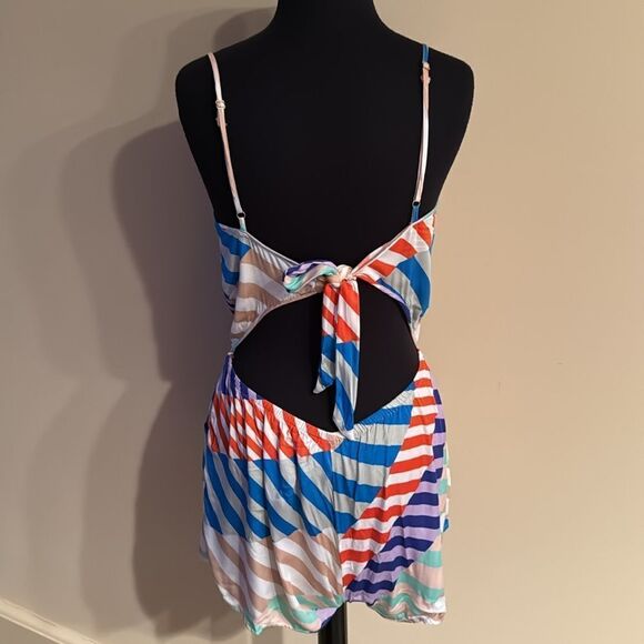 The Bikini Lab Pocket Romper Swim Cover-up. Elastic waist. Open tie back. Large - Picture 5 of 7